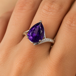 "Mystic Drop" – sterling silver ring with amethyst and cubic zirconia