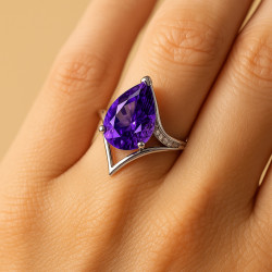 “Mystery” – Sterling Silver Ring with Amethyst and Zirconia