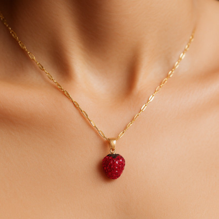 “Red Temptation” necklace – 45 cm, crafted from stainless steel with 14K PVD gold plating. A shimmering red crystal strawberry p