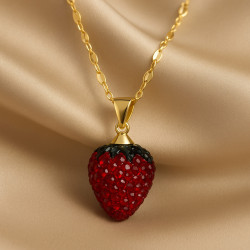 “Red Temptation” necklace – 45 cm, crafted from stainless steel with 14K PVD gold plating. A shimmering red crystal strawberry p