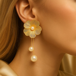 Pearl Blossom – Gold-Plated Earrings with Pearl Imitation | Elegant Floral Design